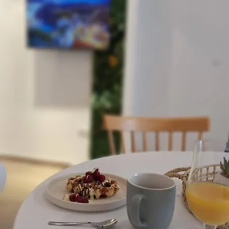 Apartment Gin & Tonic