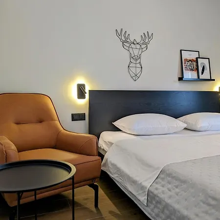 Apartment Gin & Tonic *