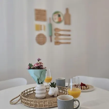 Apartment Gin & Tonic *