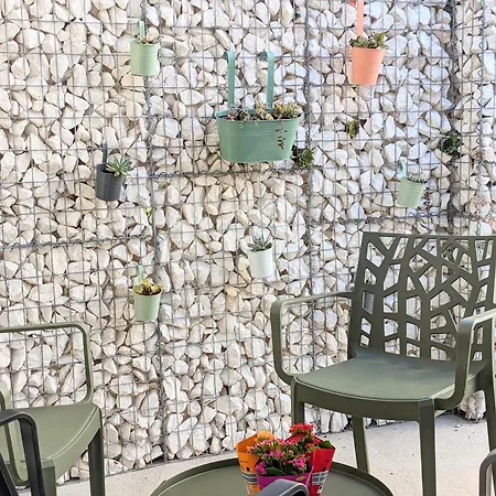 Apartment Gin & Tonic *