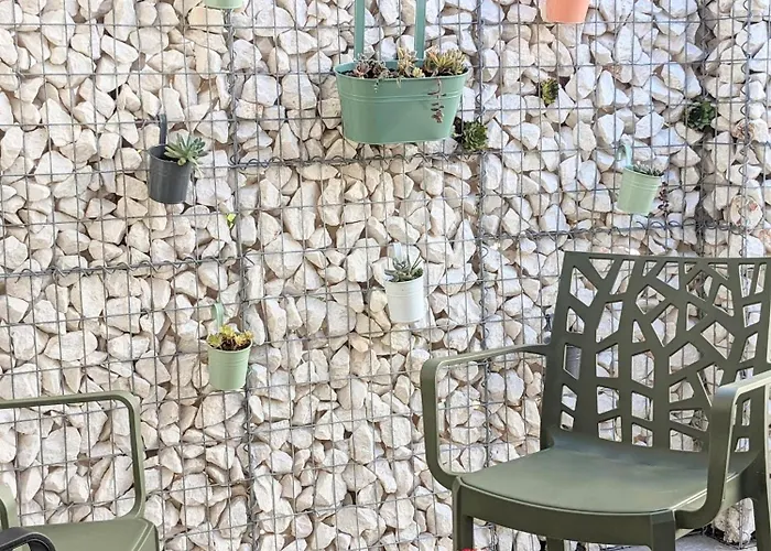 Apartment Gin & Tonic *